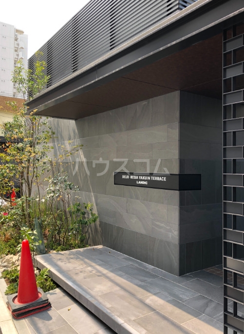 24/30 エントランス