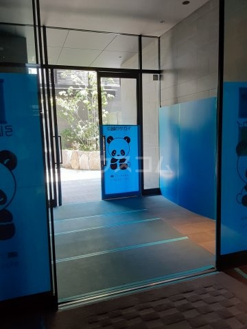 23/30 エントランス