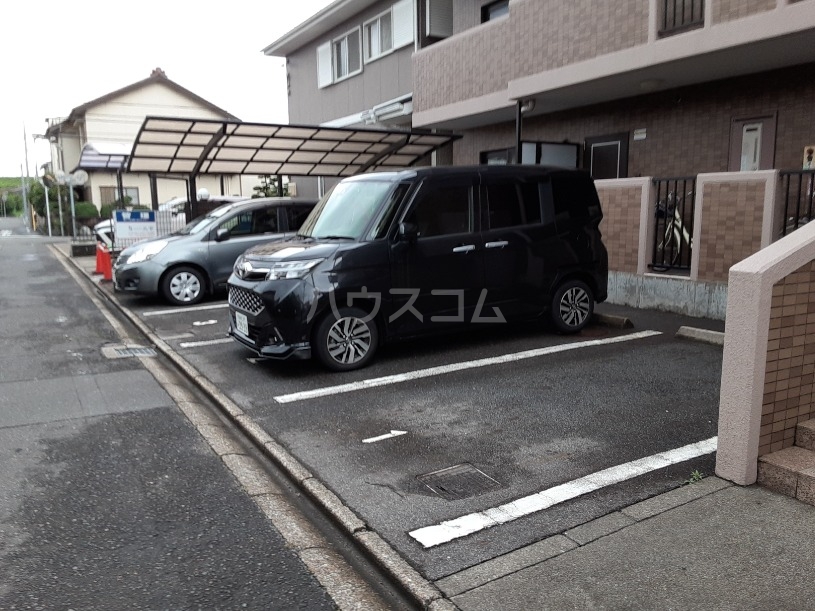 27/30 駐車場