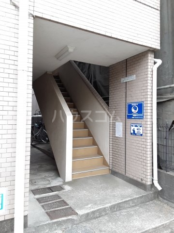 28/30 エントランス