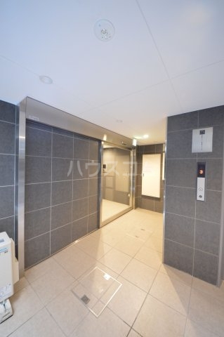 21/30 エントランス