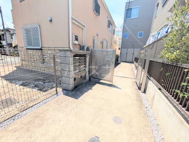 21/30 エントランス