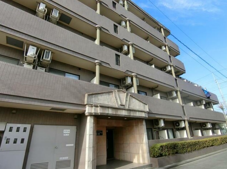 18/26 エントランス