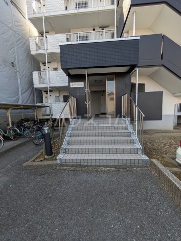 25/26 エントランス