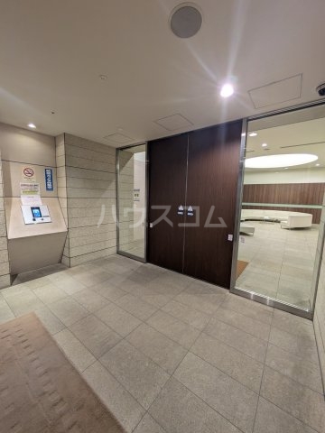 21/27 エントランス