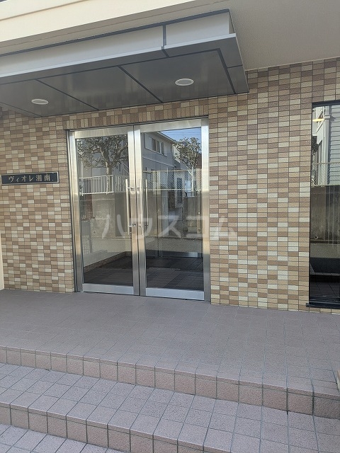 26/27 エントランス