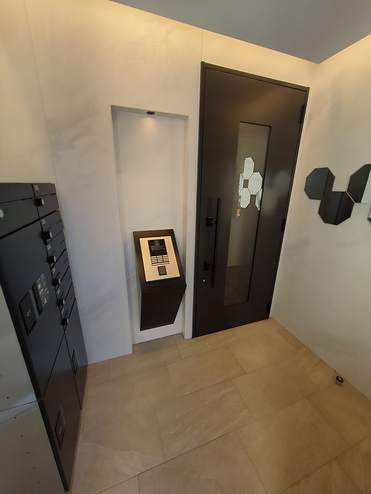 28/30 エントランス