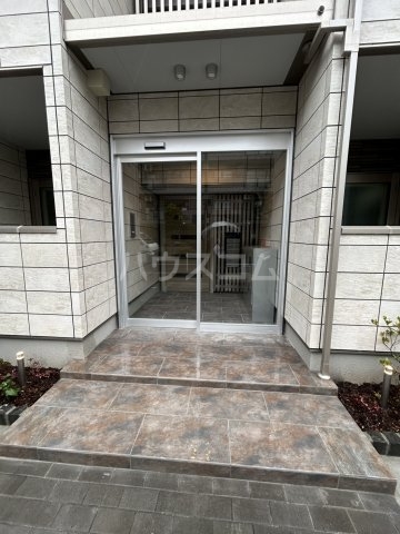 24/30 エントランス