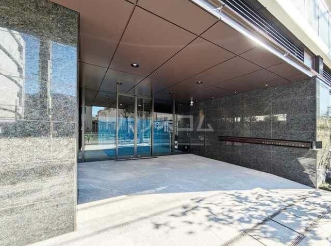 16/26 エントランス