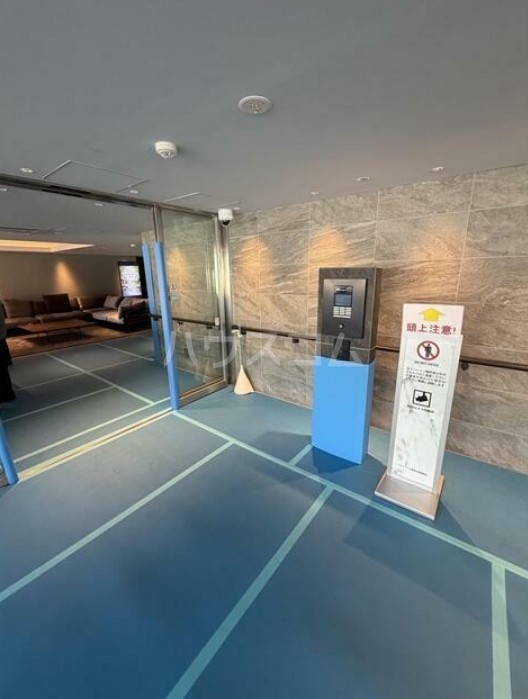 23/30 エントランス