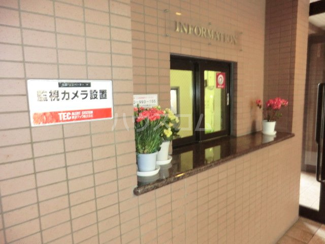 13/18 エントランス