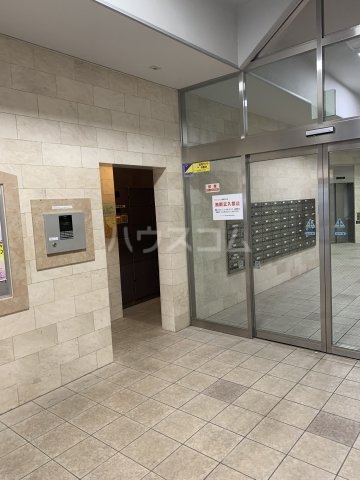 25/30 エントランス