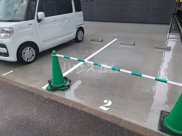 18/27 駐車場