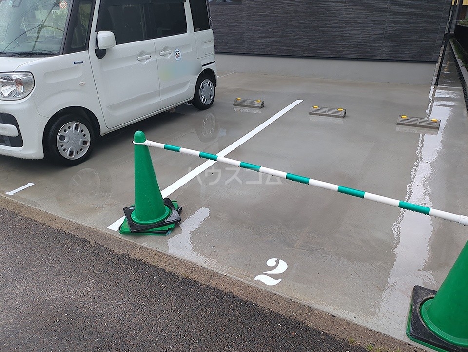 18/27 駐車場