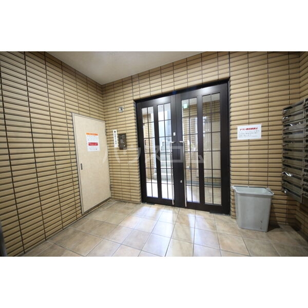 25/30 エントランス