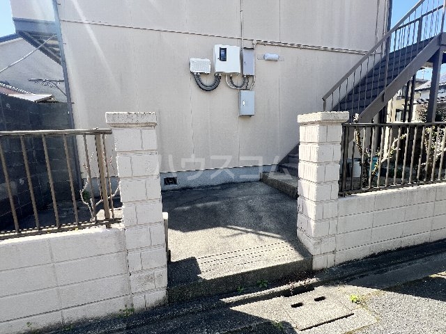 27/30 エントランス