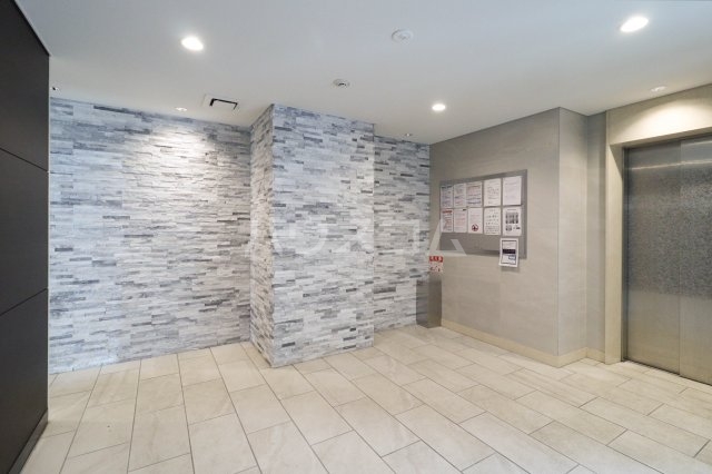 21/30 エントランス