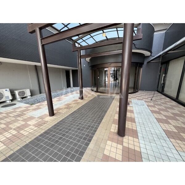 13/16 エントランス