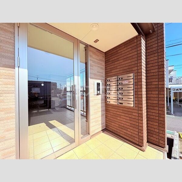 13/22 エントランス