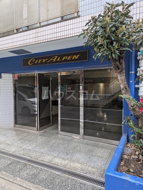 18/19 エントランス