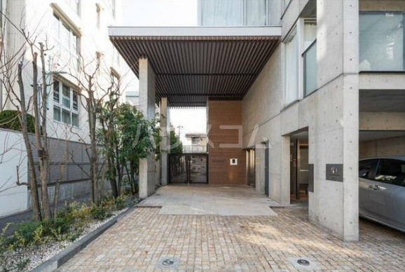 21/28 エントランス