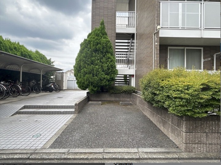 16/27 エントランス