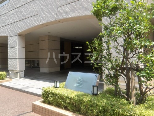 27/30 エントランス