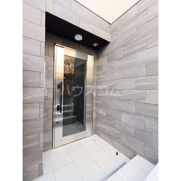 14/18 エントランス