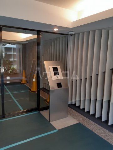 28/30 エントランス