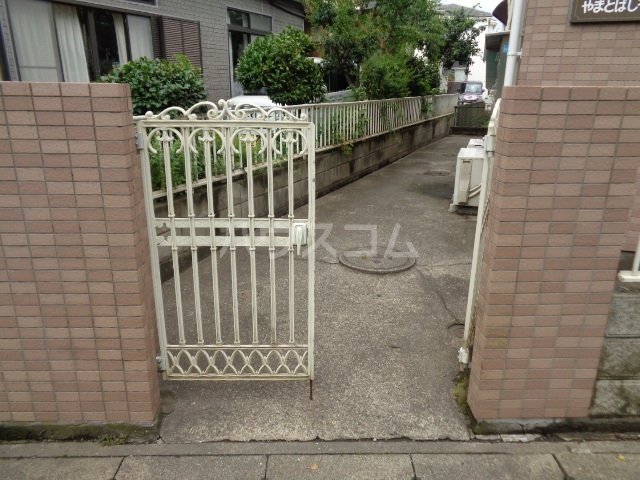 24/25 エントランス