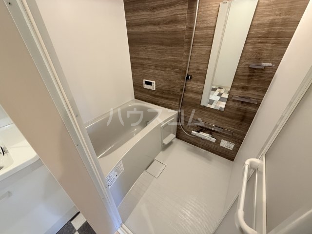 13/30 浴室