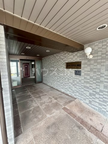 17/26 エントランス