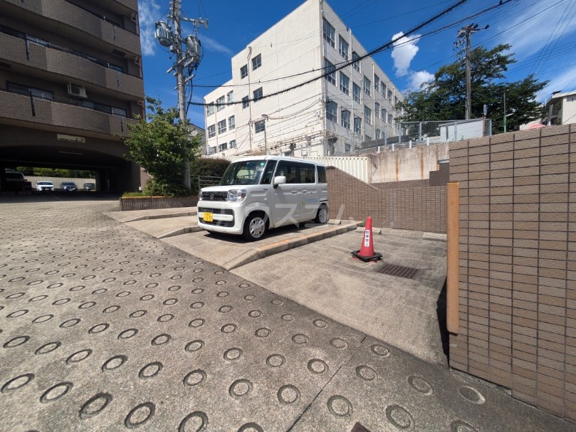 28/30 駐車場