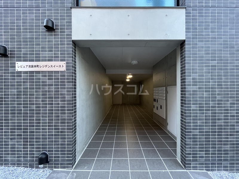 21/30 エントランス
