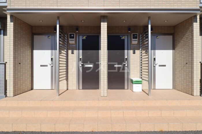 16/20 エントランス