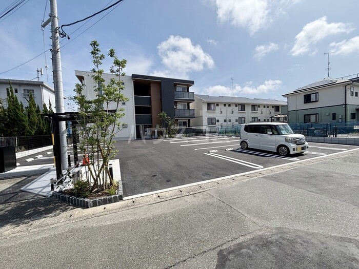 18/27 駐車場