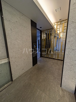 21/30 エントランス