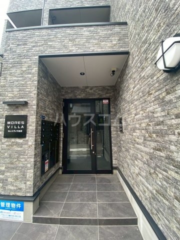 23/30 エントランス