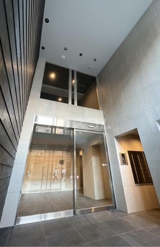 18/25 エントランス