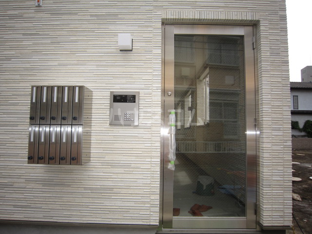 26/27 エントランス