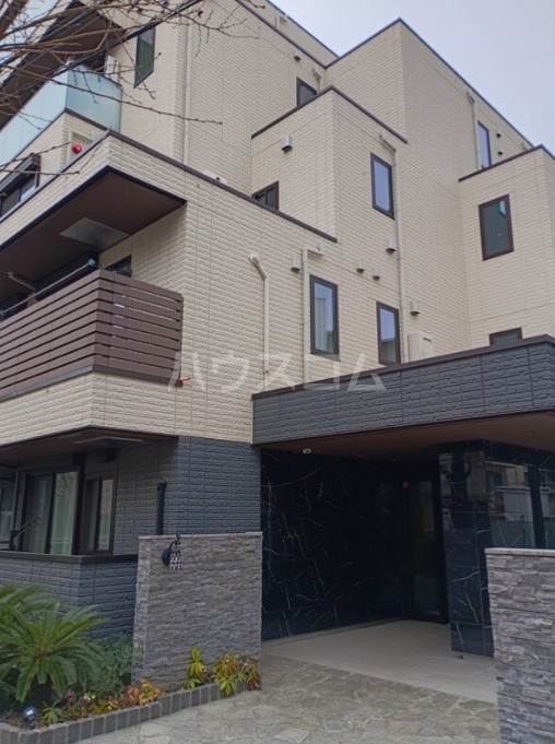 14/18 エントランス