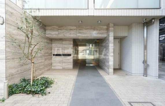 23/30 エントランス