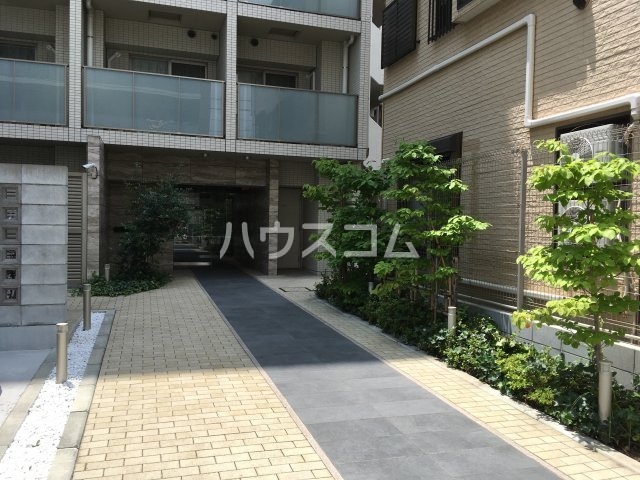 24/30 エントランス