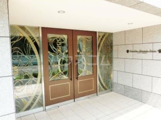 23/29 エントランス