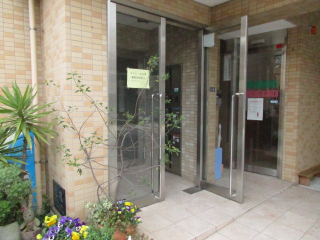 27/30 エントランス