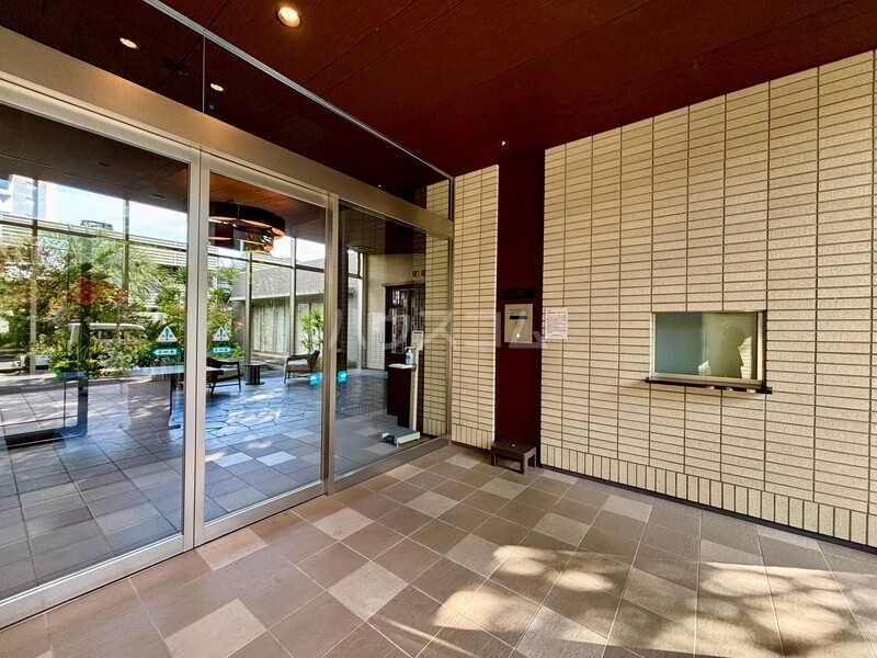 2/3 エントランス