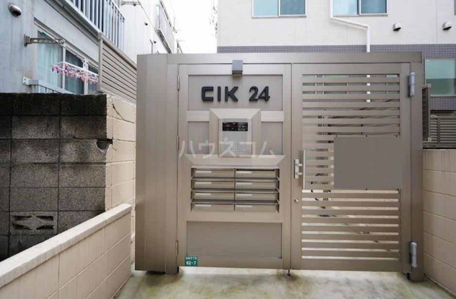 20/26 エントランス