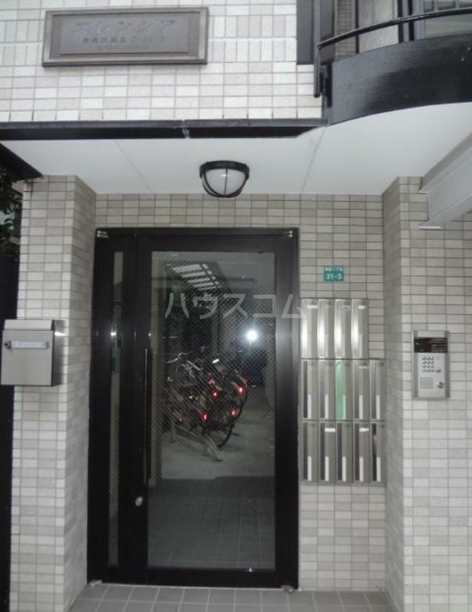 16/17 エントランス