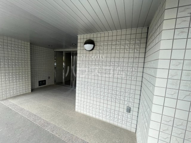 26/30 エントランス