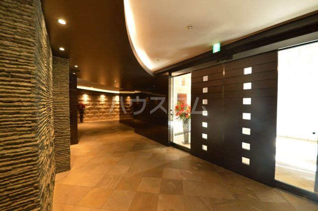 24/30 エントランス